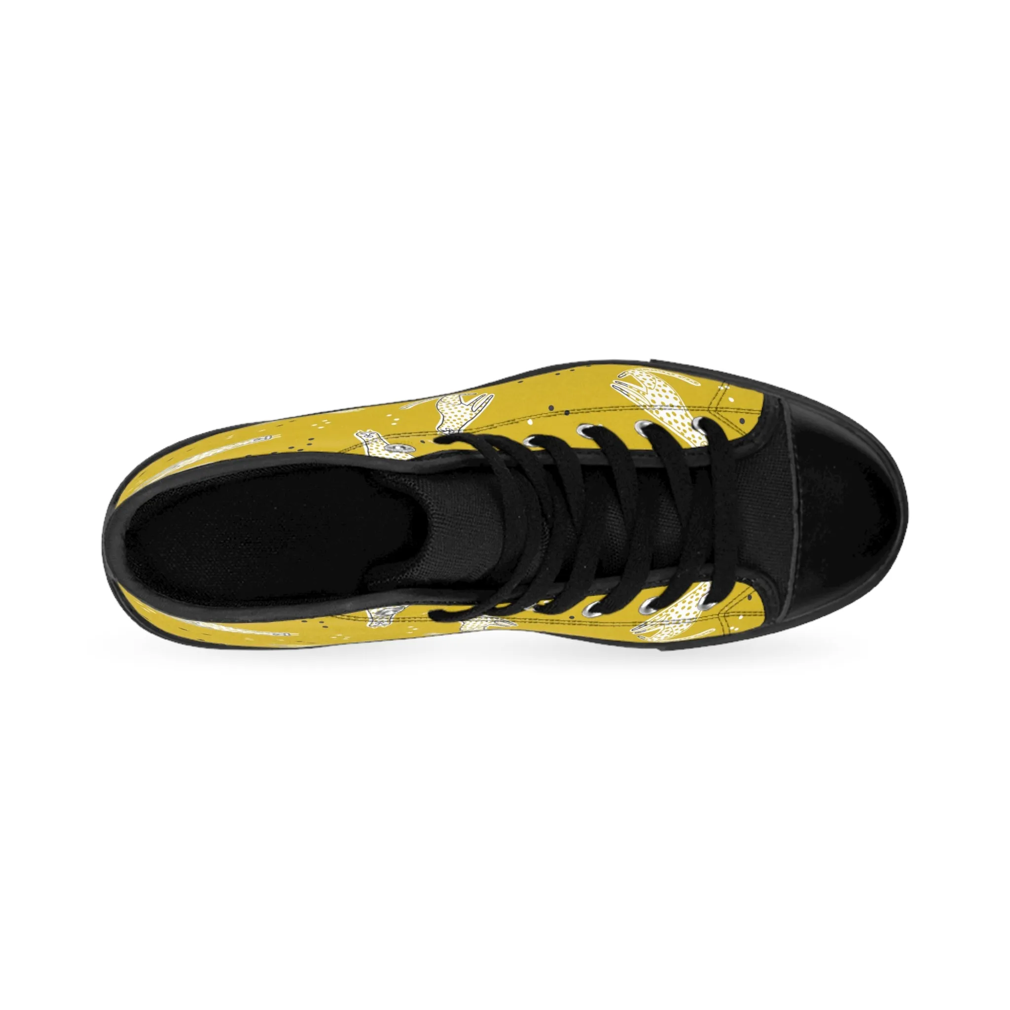 Cheetah on Yellow Background Men's Classic Sneakers