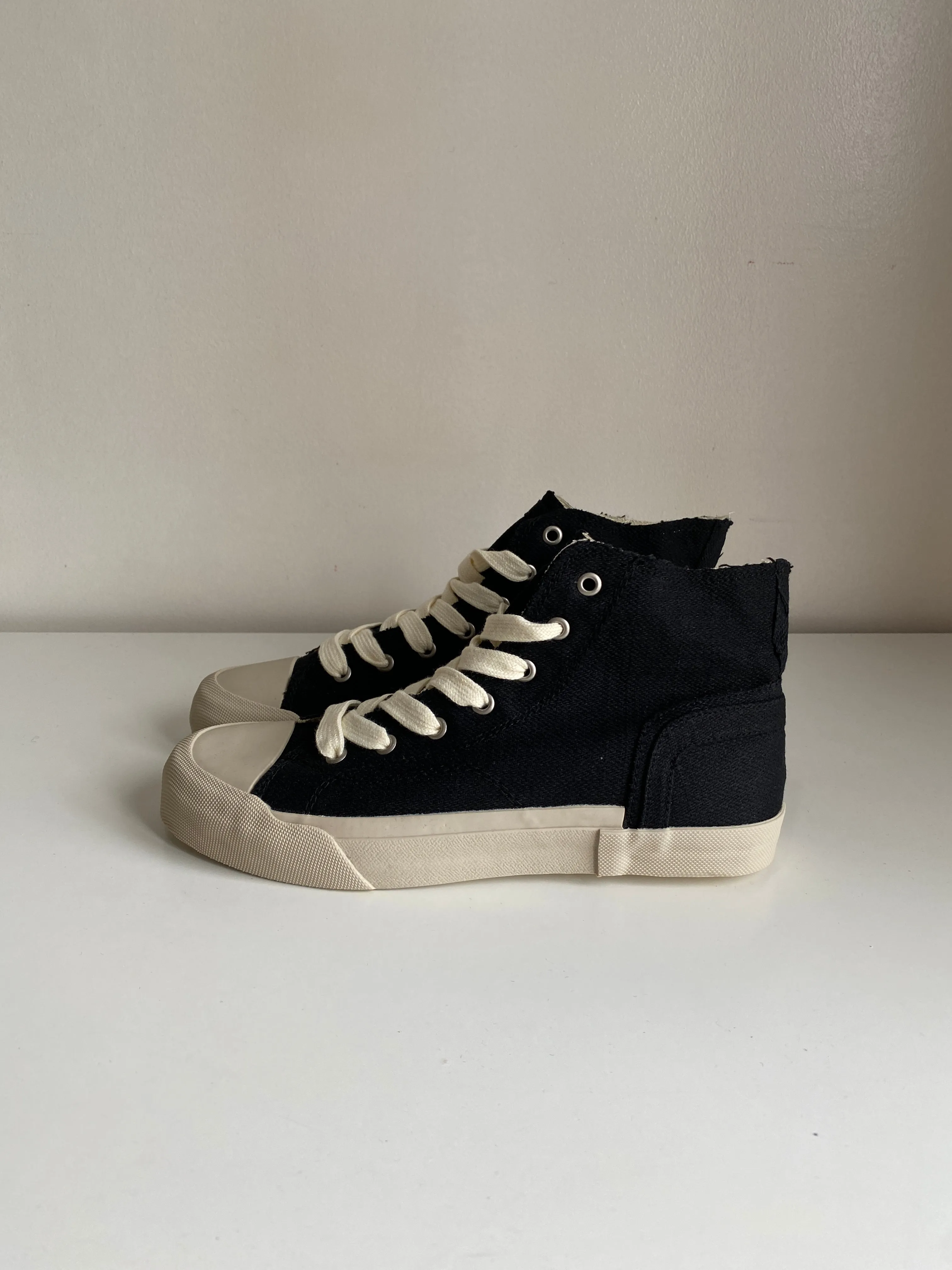 High Top Canvas Sneakers - Black