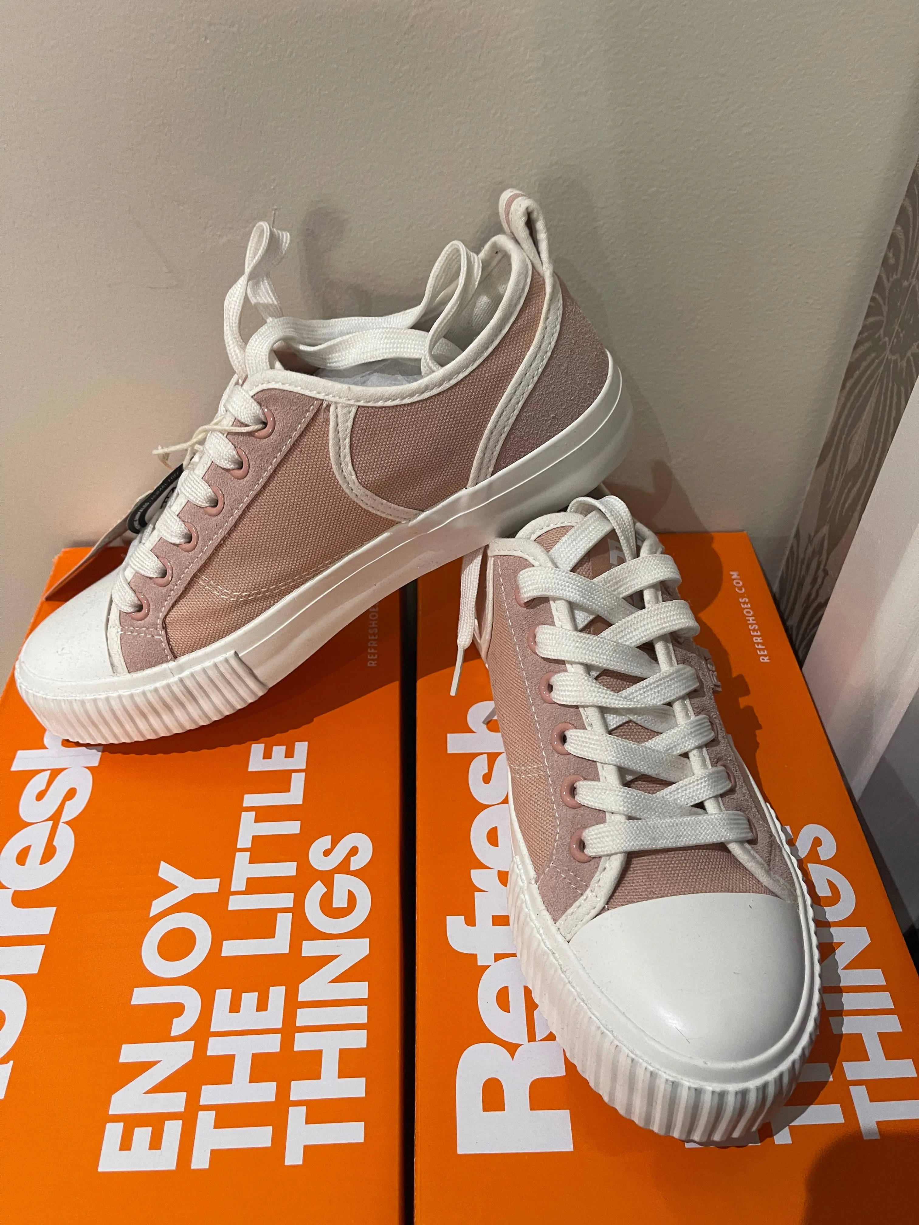 Nude Sneakers by Refresh