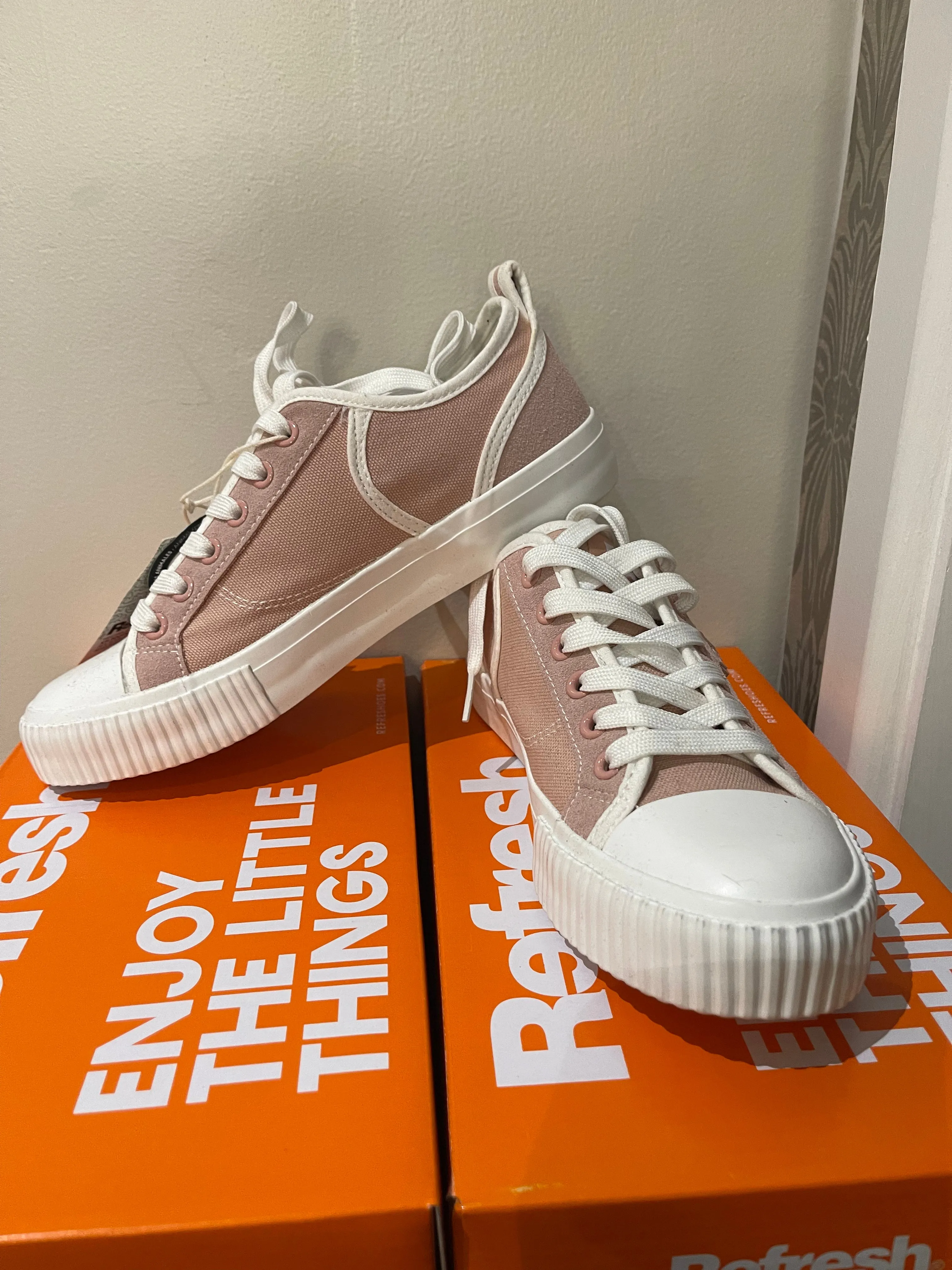 Nude Sneakers by Refresh