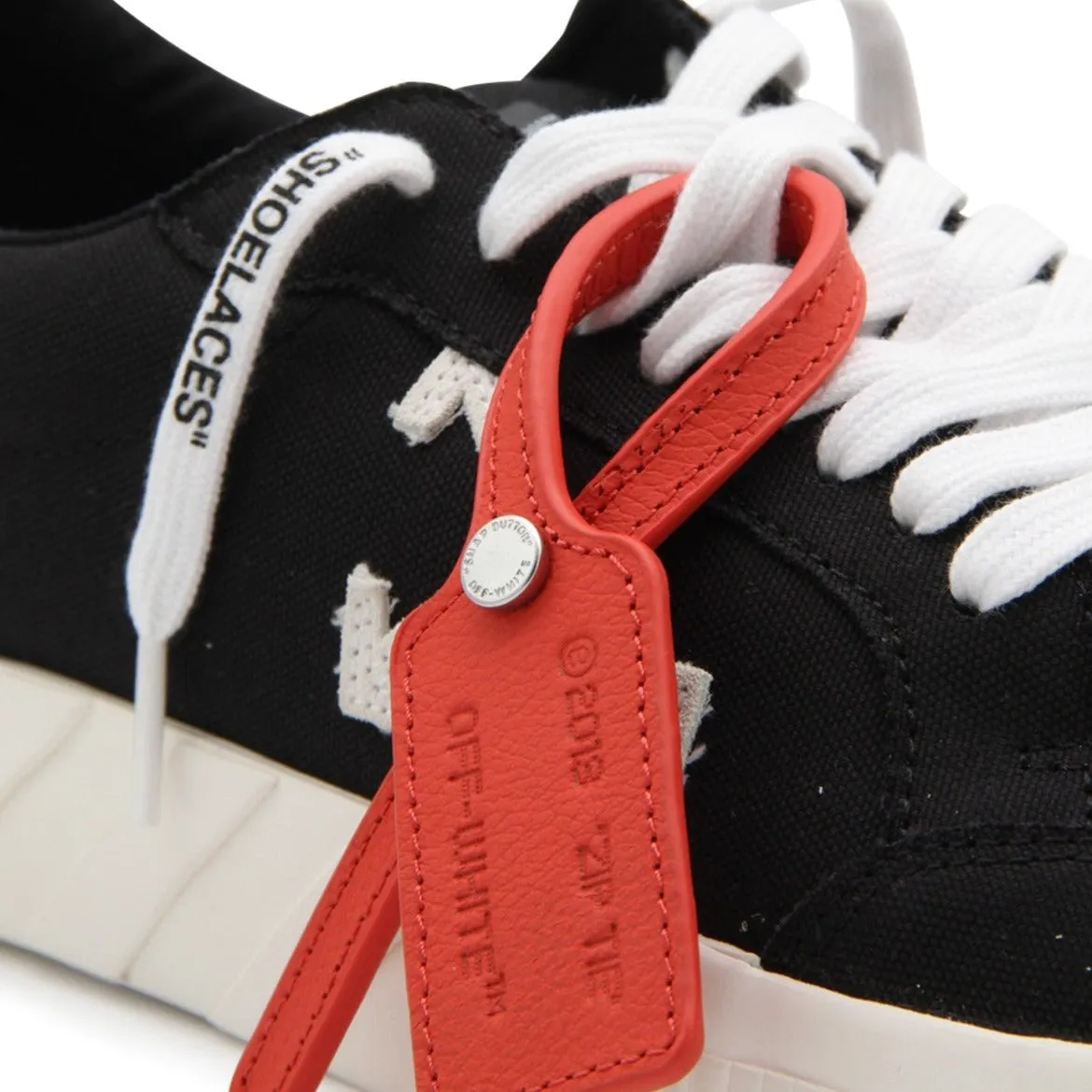 Off-White Low Vulcanized Sneakers Black Red