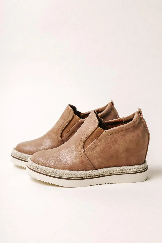 Toni Sneaker Wedge in Brown